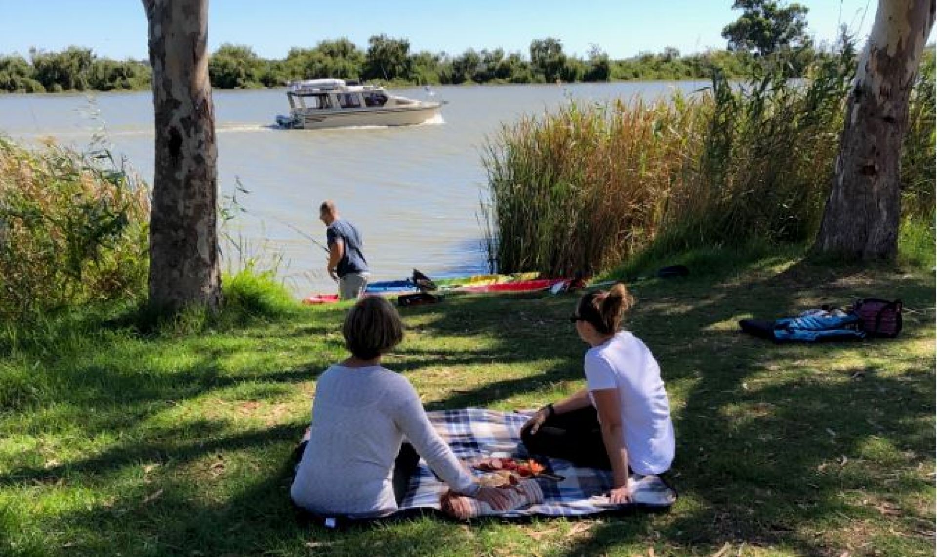 Lower murray canoe trail picnic and boat